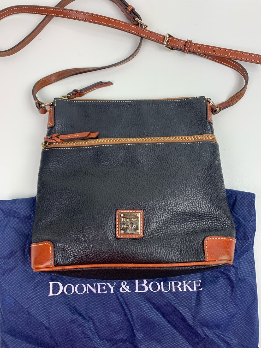 Dooney & Bourke Black Leather Crossbody Brown Trim Gold zip Red Lined pockets